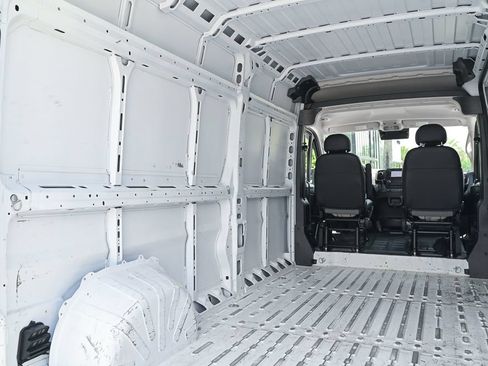 Used 2023 RAM ProMaster 2500 FWD image 9