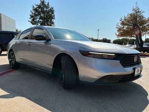 Used 2025 Honda Accord Sport image 4