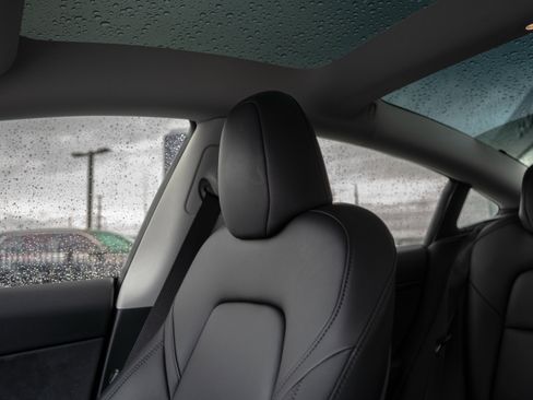 Used 2023 Tesla Model 3 Standard Range image 24