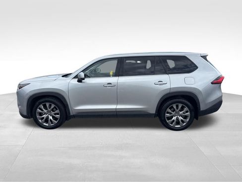 Used 2024 Toyota Grand Highlander AWD image 2