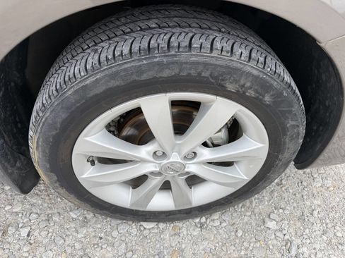 Used 2015 Nissan Versa FWD image 12