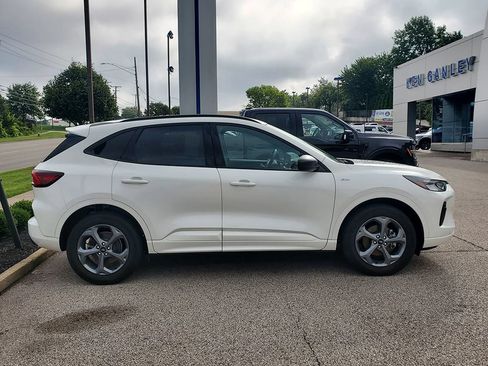 Used 2023 Ford Escape ST-Line w/ Tech Pack #1 AWD/4WD image 4