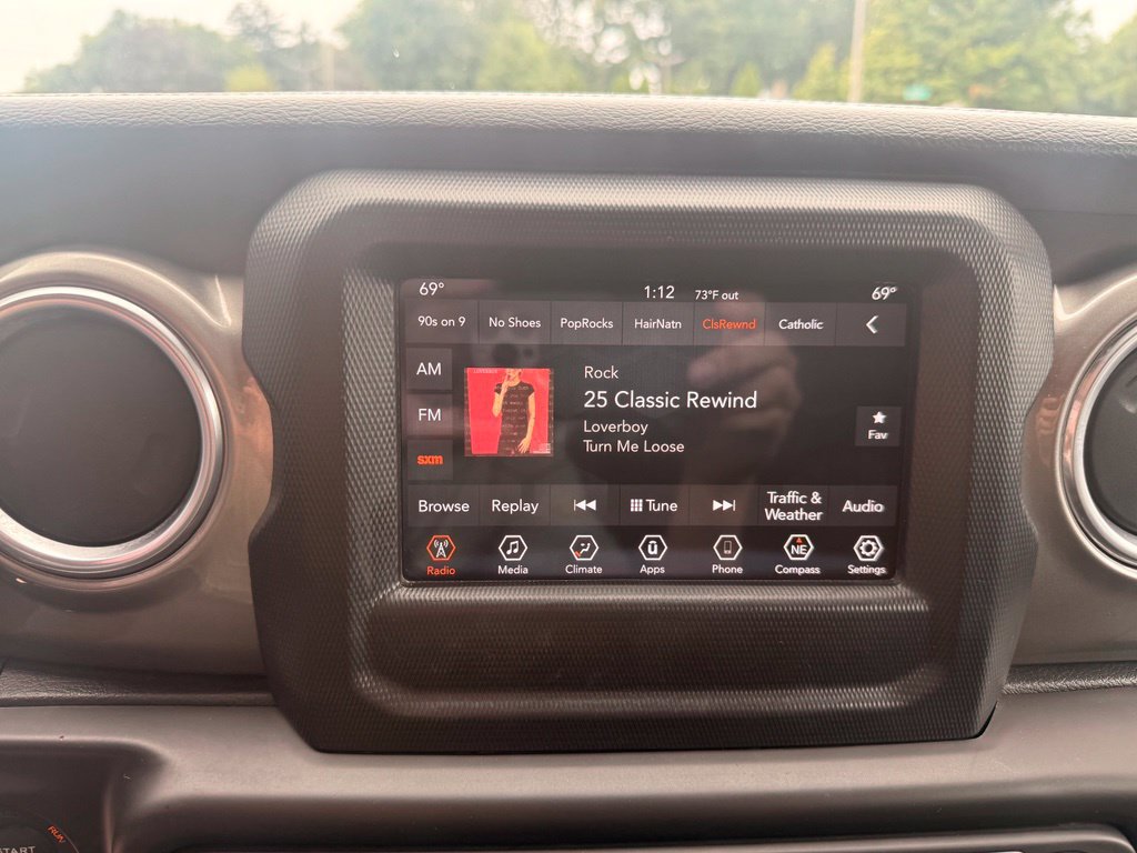 Used 2018 Jeep Wrangler Unlimited Sahara AWD/4WD image 26