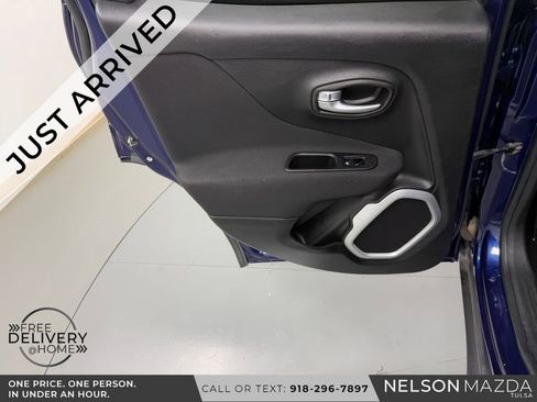 Used 2019 Jeep Renegade Latitude AWD/4WD image 34