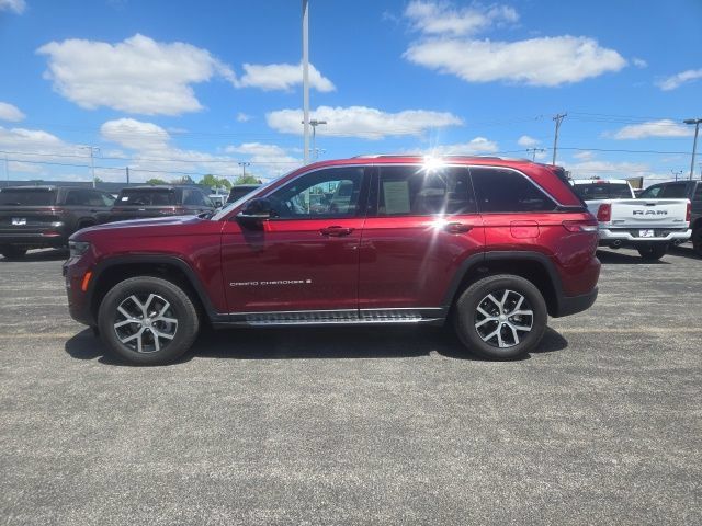 Used 2024 Jeep Grand Cherokee Limited w/ Luxury Tech Group II AWD/4WD image 4