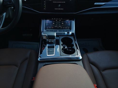 Used 2022 Audi Q8 Premium Plus w/ Premium Plus Package image 11