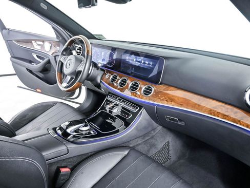 Used 2017 Mercedes-Benz E 300 image 24