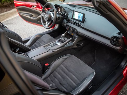 Used 2022 MAZDA MX-5 Miata Club image 23