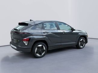 New 2025 Hyundai Kona SE FWD video 3