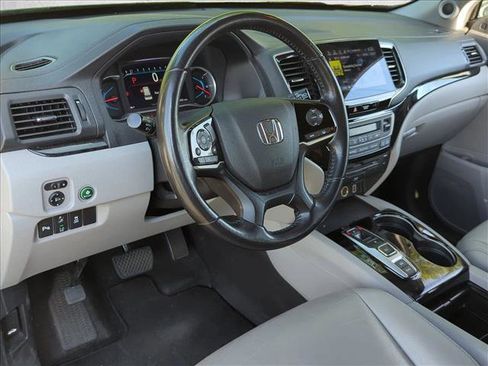 Used 2019 Honda Pilot Touring image 9