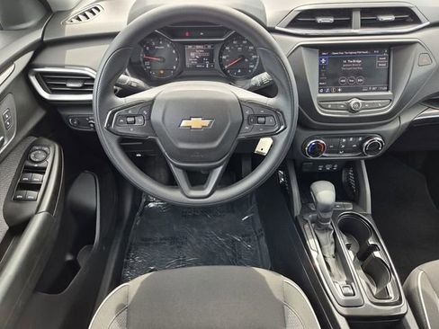 Used 2022 Chevrolet TrailBlazer LS FWD image 16