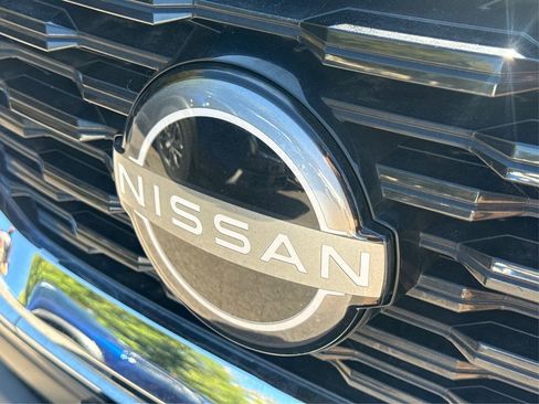 Used 2023 Nissan Rogue S image 15