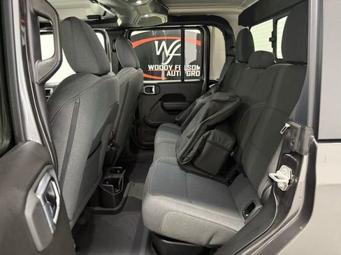 Used 2024 Jeep Gladiator Sport image 15