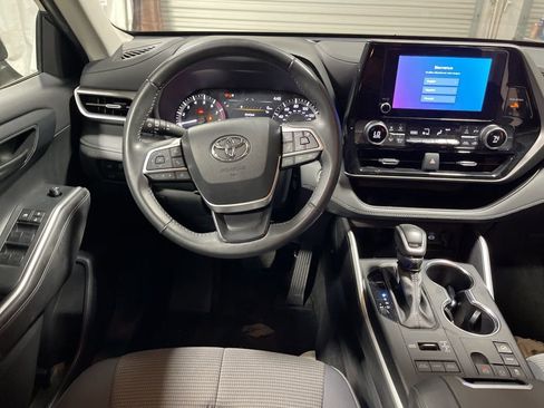 Used 2024 Toyota Highlander XLE image 16