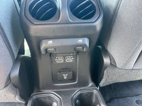 Used 2025 Jeep Wrangler Unlimited Sahara AWD/4WD image 22