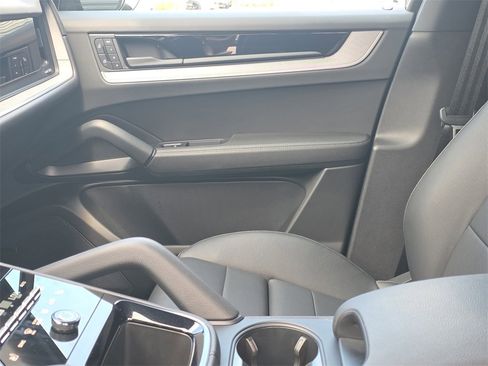 Used 2025 Porsche Cayenne image 23