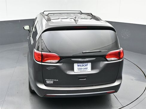 Used 2017 Chrysler Pacifica Touring-L FWD image 26