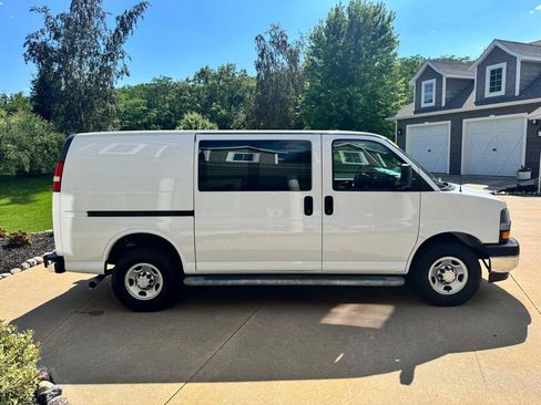 Used 2018 Chevrolet Express 2500 w/ Driver Convenience Package RWD image 7