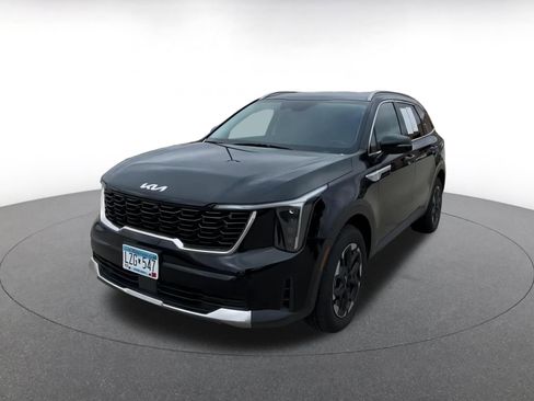 Used 2024 Kia Sorento S image 7