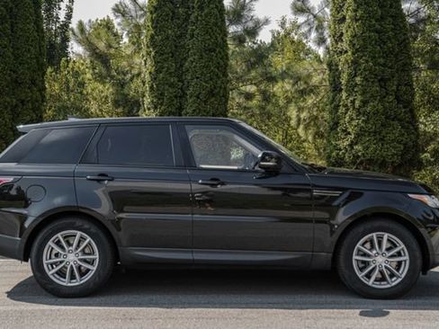 Used 2017 Land Rover Range Rover Sport SE AWD/4WD image 12