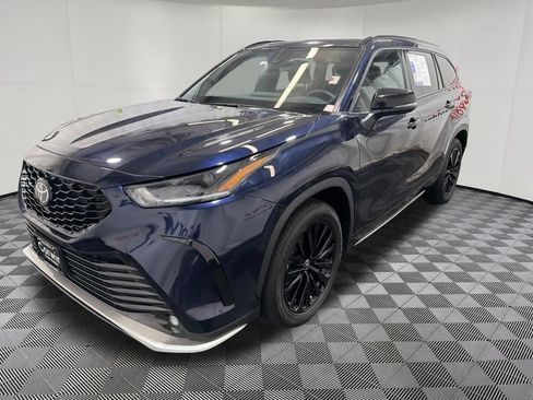 Used 2025 Toyota Highlander XSE AWD/4WD image 3