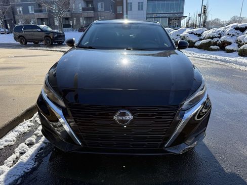 Used 2024 Nissan Altima 2.5 SV image 10