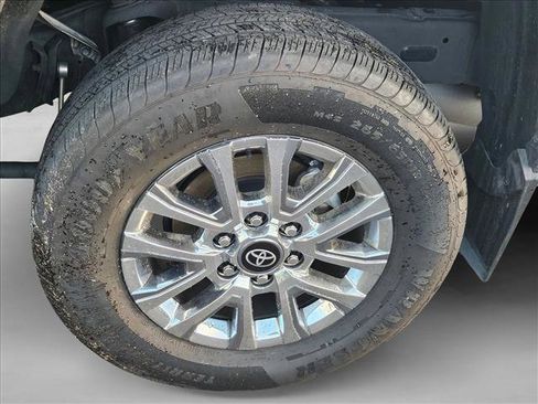 Used 2025 Toyota Tacoma Limited AWD/4WD image 6