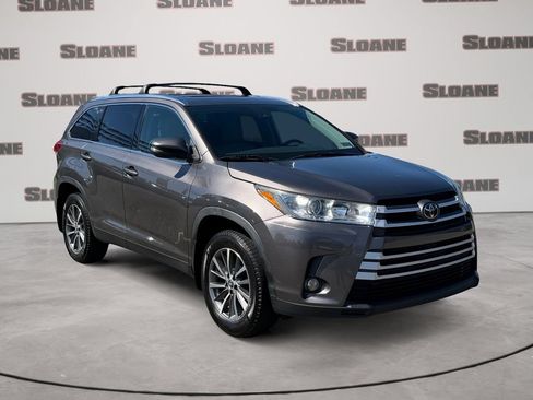 Used 2019 Toyota Highlander XLE AWD/4WD image 7