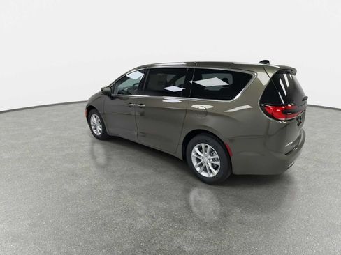 New 2027 Chrysler Pacifica Select FWD image 6
