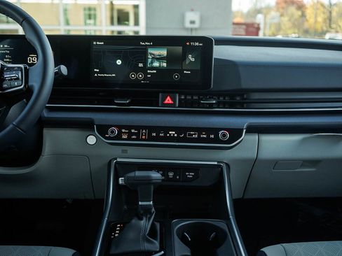 New 2026 Kia Carnival EX image 18