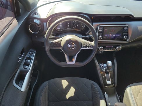 Used 2018 Nissan Kicks SV FWD image 16