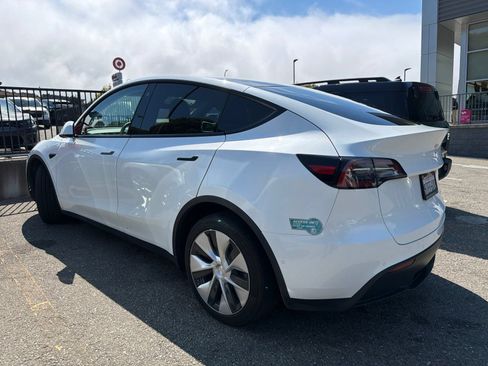 Used 2021 Tesla Model Y Long Range AWD/4WD image 3