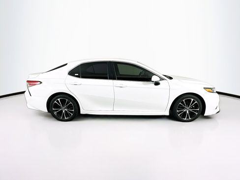 Used 2018 Toyota Camry SE FWD image 10