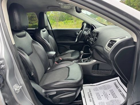 Used 2018 Jeep Compass Latitude AWD/4WD image 17