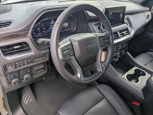 Used 2022 Chevrolet Tahoe Z71 w/ Z71 Off-Road Package AWD/4WD image 10