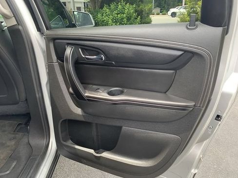 Used 2015 Chevrolet Traverse LT w/ Style and Technology Package AWD/4WD image 11
