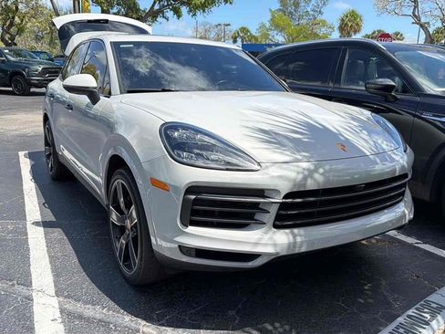 Used 2022 Porsche Cayenne image 1