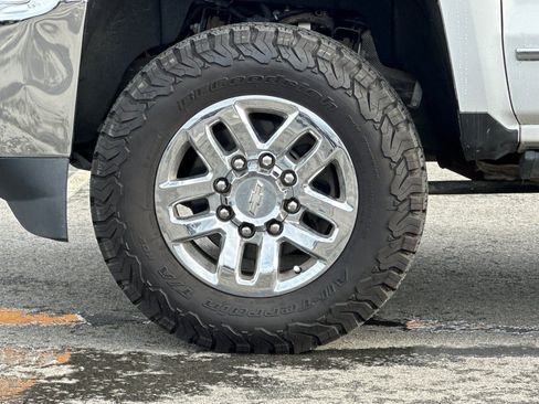 Used 2015 Chevrolet Silverado 2500 LTZ w/ LTZ Plus Package image 31