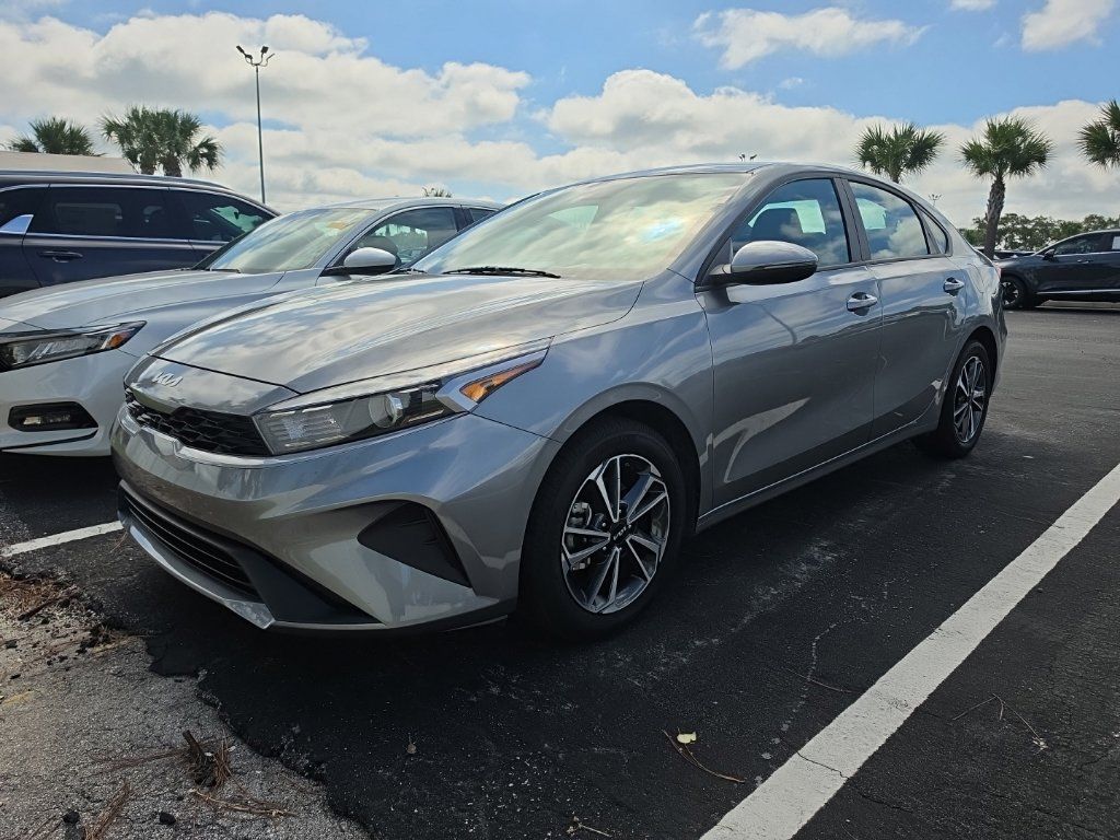 Certified 2022 Kia Forte LXS w/ LXS Technology Package FWD image 5