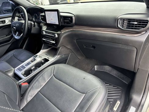 Used 2020 Ford Explorer Limited RWD image 12