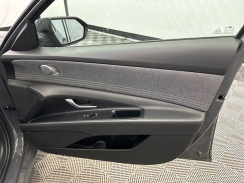 Used 2025 Hyundai Elantra Limited image 15