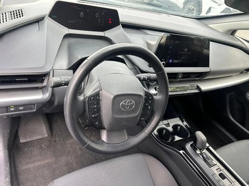 Used 2025 Toyota Prius LE FWD image 21