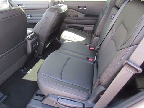 New 2026 Nissan Pathfinder SL FWD image 11
