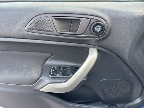 Used 2011 Ford Fiesta SE w/ 201A Rapid Spec Order Code image 7
