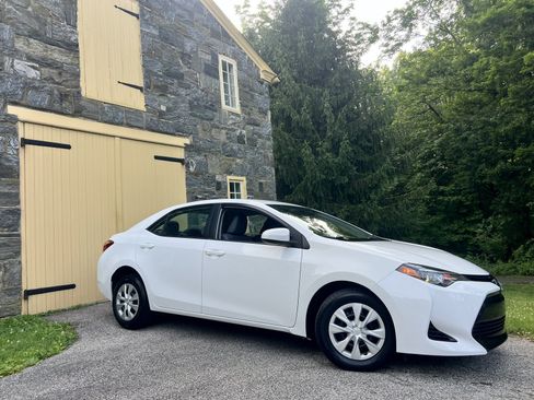 Used 2017 Toyota Corolla L w/ Carpet Mat Package (TMS) FWD image 90