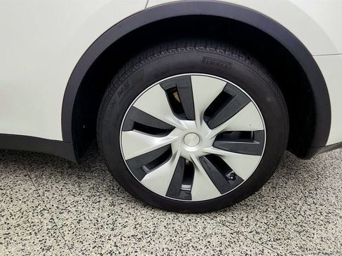Used 2023 Tesla Model Y Long Range AWD/4WD image 9