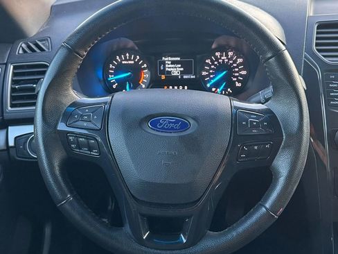 Used 2018 Ford Explorer XLT FWD image 12