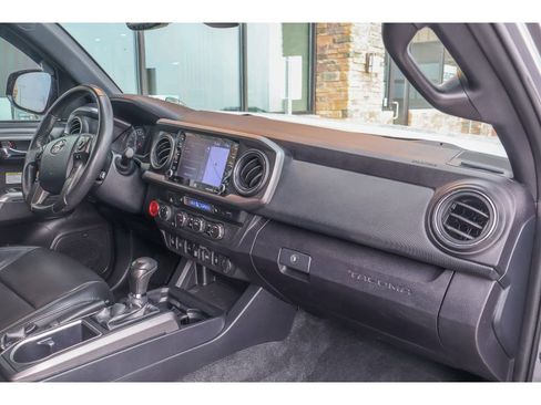 Used 2020 Toyota Tacoma TRD Off-Road w/ TRD Premium Off Road Package image 13