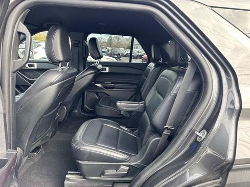Used 2020 Ford Explorer XLT w/ Equipment Group 202A AWD/4WD image 30