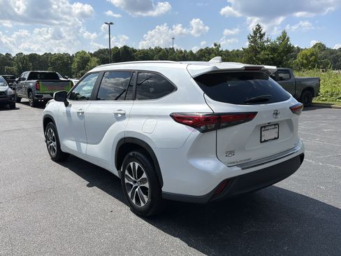 Used 2023 Toyota Highlander XLE FWD image 7